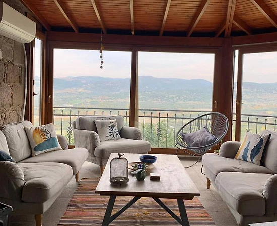 Çanakkale Behram'da Muhteşem Vadi Manzaralı, 8 Kişilik, Tarihi Taş Ev - 1