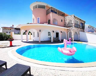 Serik Kadriye'de Enfes Mimariye Sahip, Özel Havuzlu, Modern Villa - 3