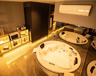 İstanbul Ataşehir'de Jakuzili, Konforlu, Lüks Suit - 5