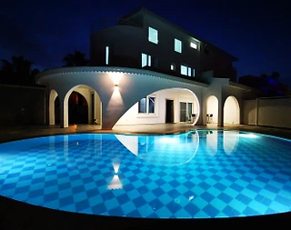 Serik Kadriye'de Şık Mimari Yapıya Sahip, Özel Havuzlu, Konforlu Villa - 1