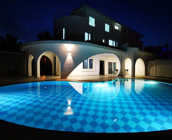 Serik Kadriye'de Modern Mimarili, Özel Havuzlu, Konforlu Villa - 1