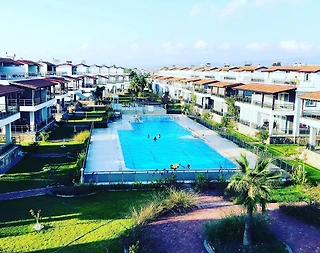 Kuşadası Güzelçamlı'da Merkezi Konumda, Ortak Havuzlu, Bahçeli Villa - 4