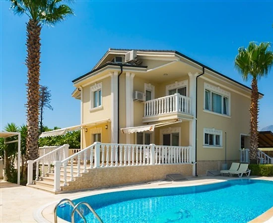 Antalya Kemer'de Denize Yakın, Özel Havuzlu, Geniş Bahçeli Villa - 1