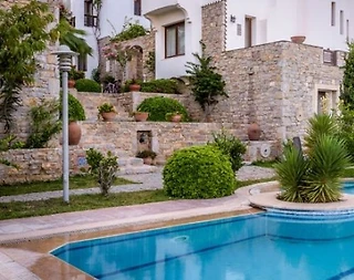 Datça İskele'de Merkezi Konumda, Ortak Havuzlu, Konforlu Ev - 1