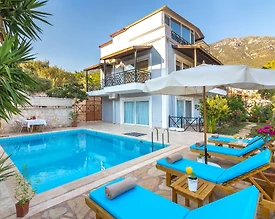 Kalkan'da Merkeze Yürüyüş Mesafesinde, Ortak Havuzlu, Kiralık Suit - 2