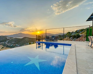 Kaş Bezirgan'da Merkeze Yakın, Özel Havuzlu ve Jakuzili, Kiralık Villa - 1