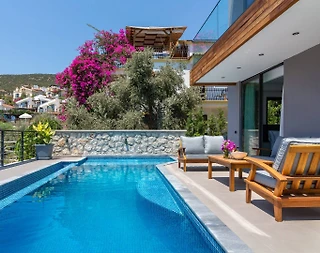 Kaş Kalkan'da Deniz ve Şehir Manzaralı, Özel Havuzlu, Şık Villa - 3
