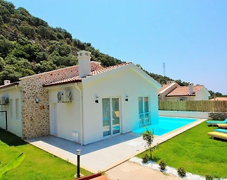 Fethiye Ölüdeniz'de Minimalist Tasarımlı, Özel Havuzlu, Şirin Villa - 1