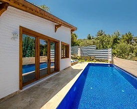 Kaş İslamlar'da Sakin Konumda, Korunaklı, Jakuzili, Kiralık Villa - 2