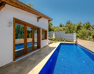 Kaş İslamlar'da Sakin Konumda, Korunaklı, Jakuzili, Kiralık Villa - 2