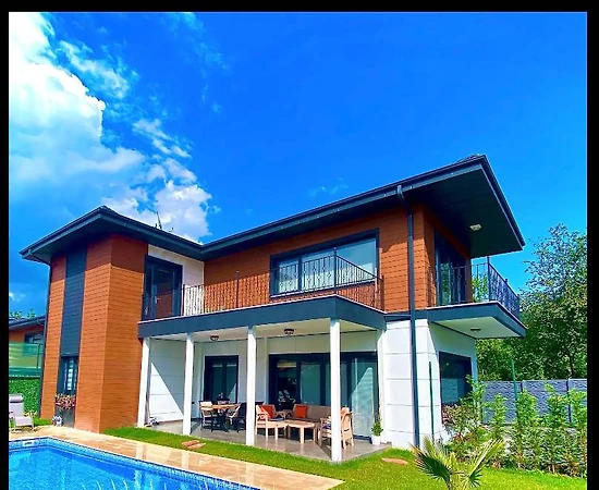 Sapanca Kırkpınar'da Merkezi Konumda, Özel Havuzlu, Kiralık Lüks Villa - 1