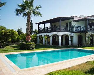 Bodrum Bitez'de Geniş Bahçeli, Özel Havuzlu, Plaja Yakın Villa - 1