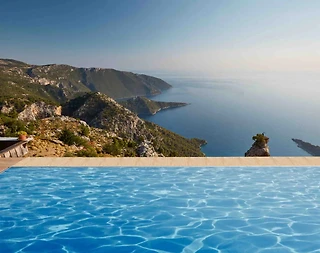 Fethiye Karaağaç'ta Göz Alıcı Manzaralı, Eşsiz Taş Ev - 3