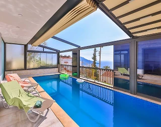 Kaş Kalkan'da Deniz Manzaralı, Kapalı ve Isıtmalı Havuzlu, Şık Villa - 2