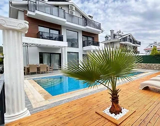 Fethiye Hisarönü'nde Merkezi Konumda, Özel Havuzlu, 8 Kişilik Villa - 1