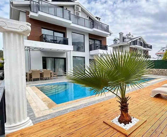 Fethiye Hisarönü'nde Merkezi Konumda, Özel Havuzlu, 8 Kişilik Villa - 1
