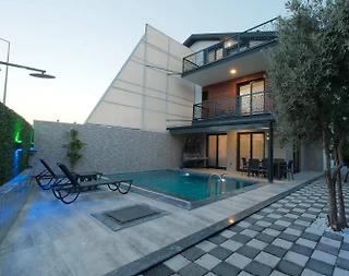 Muğla Fethiye'de Merkezi Konumda, Özel Havuzlu, Konforlu Villa - 2