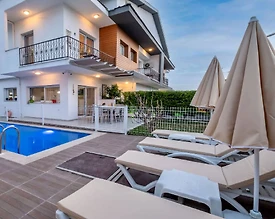 Fethiye Akarca'da Konforlu Tasarımlı, Özel Havuzlu, 4+1 Villa - 3