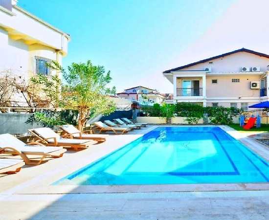 Fethiye Akarca'da Merkeze Yakın Konumda, Özel Havuzlu, Konforlu Villa  - 1