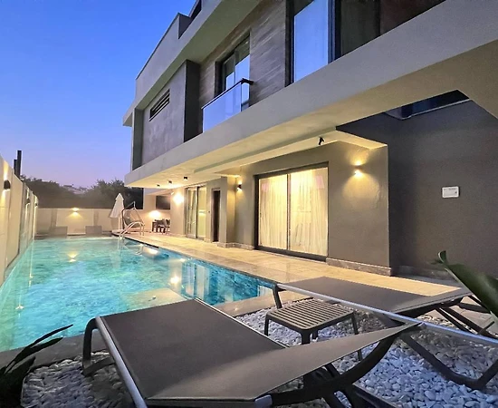 Fethiye Akarca'da Elverişli Konumda, Özel Havuzlu, Olanaklı Villa - 1