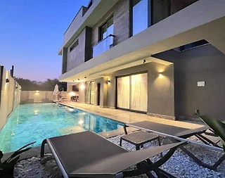 Fethiye Akarca'da Elverişli Konumda, Özel Havuzlu, Olanaklı Villa - 1