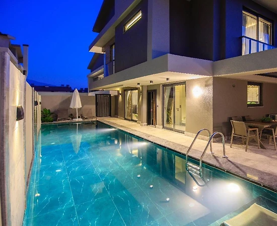 Fethiye Akarca'da Geniş Ailelere Uygun, Özel Havuzlu, Modern Villa - 1