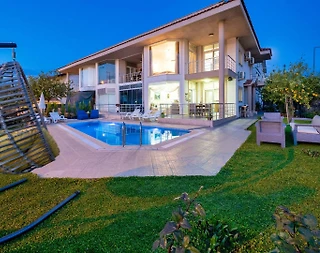 Fethiye Akarca'da Denize Yakın Mesafede, Özel Havuzlu, 3+1 Villa - 2