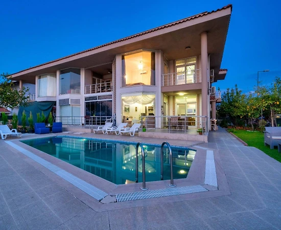 Fethiye Akarca'da Denize Yakın Mesafede, Özel Havuzlu, 3+1 Villa - 1