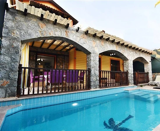 Fethiye Akarca'da Merkezi Konumda, Özel Havuzlu, 8 Kişilik Villa - 1