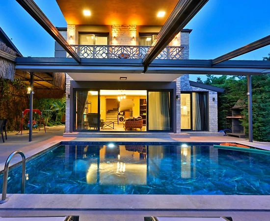 Fethiye Babataşı'nda Elverişli Konumda, Özel Havuzlu, Kiralık Villa - 1