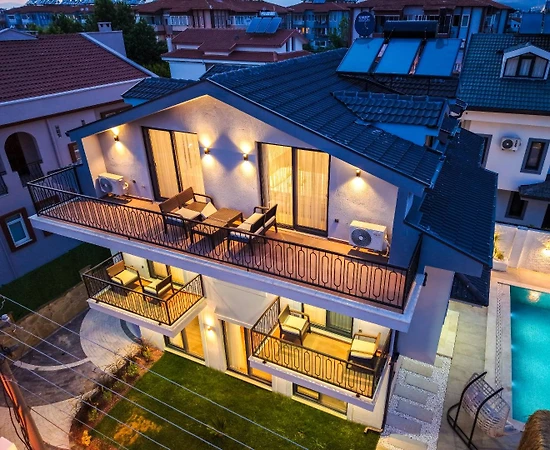 Fethiye Babataşı'nda Merkezi Konumda, Özel Havuzlu, Lüks Villa - 1