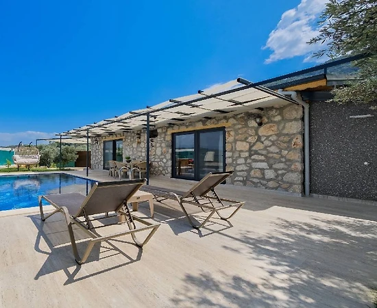 Fethiye Bozyer'de Sakin Konumda, Özel Havuzlu, Konforlu Villa - 1