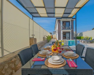 Fethiye Bozyer'de Geniş Ailelere Uygun, Özel Havuzlu, 3+1 Kiralık Villa - 4
