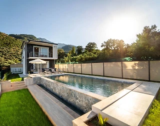 Fethiye Bozyer'de Huzurlu Konumda, Özel Havuzlu, Şık Villa - 1