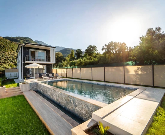 Fethiye Bozyer'de Huzurlu Konumda, Özel Havuzlu, Kiralık Villa - 1