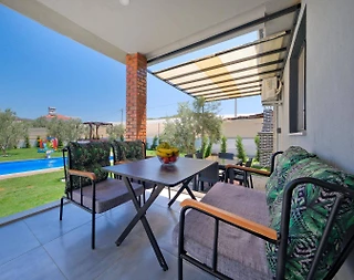 Fethiye Bozyer'de Yemyeşil Bahçeli, Özel Havuzlu, 3+1 Villa - 2