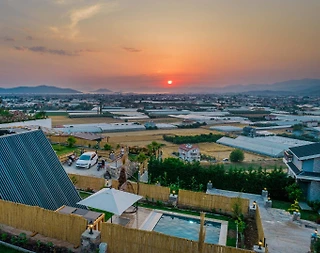 Muğla Fethiye'de Deniz Manzaralı, Özel Havuzlu, Konforlu Bongalov - 4