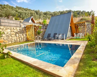 Muğla Fethiye'de Deniz Manzaralı, Özel Havuzlu, Konforlu Bongalov - 3