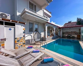 Fethiye Akarca'da Merkezi Konumda, Özel Havuzlu, Verandalı Villa - 2