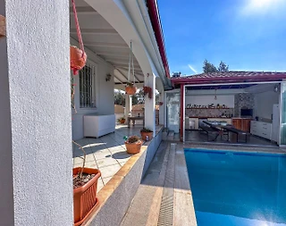 Fethiye Akarca'da Merkezi Konumda, Özel Havuzlu, Verandalı Villa - 4
