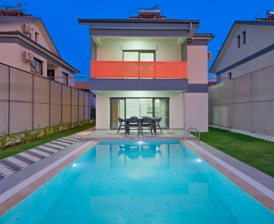 Fethiye Çiftlik'te Merkeze Yakın, Özel Havuzlu, Konforlu Villa - 1