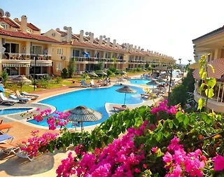 Muğla Fethiye'de Denize Yakın Konumda, Ortak Havuzlu, Konforlu Ev - 1