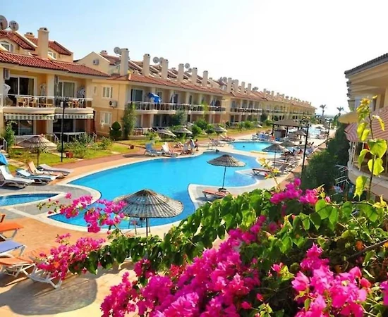 Muğla Fethiye'de Denize Yakın Konumda, Ortak Havuzlu, Konforlu Ev - 1