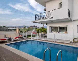 Fethiye Akarca'da Merkeze Yakın Konumda, Özel Havuzlu, Modern Villa - 1