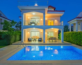 Fethiye Çiftlik'te Plaja Yakın, Özel Havuzlu, Jakuzili, Müstakil Villa - 1