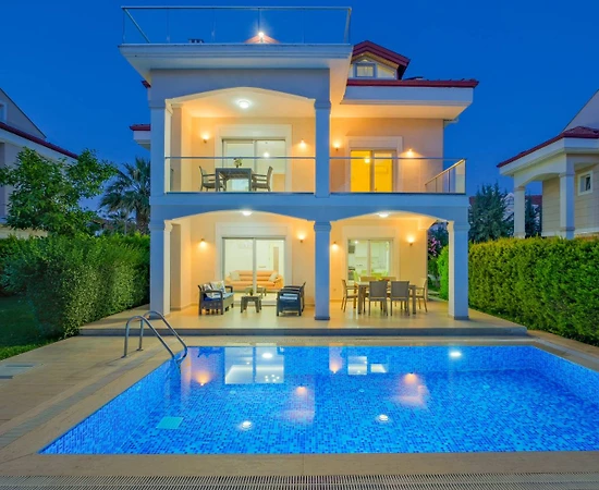 Fethiye Çiftlik'te Plaja Yakın, Özel Havuzlu, Jakuzili, Müstakil Villa - 1