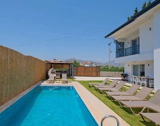 Fethiye Cami'de Geniş Bahçeli, Özel Havuzlu, Konforlu Villa - 3
