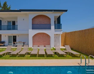 Fethiye Cami'de Geniş Bahçeli, Özel Havuzlu, Konforlu Villa - 2