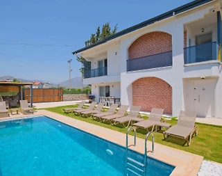 Fethiye Cami'de Geniş Bahçeli, Özel Havuzlu, Konforlu Villa - 4