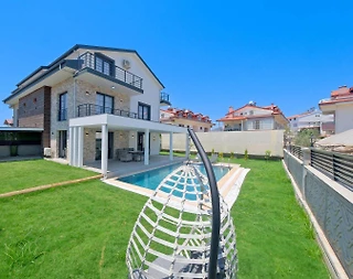 Fethiye Çamköy'de Geniş Bahçeli, Özel Havuzlu, İkiz Villa - 1